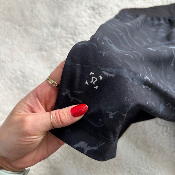 Lululemon Men's Pace Breaker 10" Linerless Shorts Size Large Camp Black - Picture 7 of 7